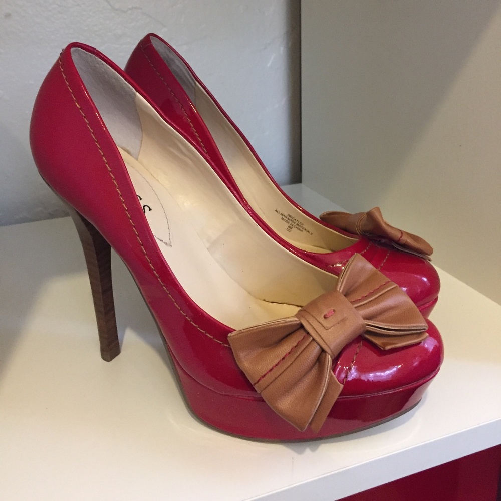 Guess Red Patent Heels with Leather Bow Size 6